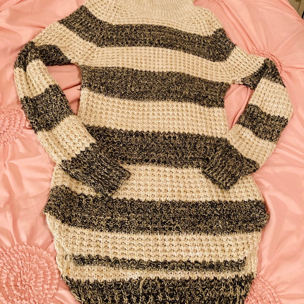 Sweater - Picture 3 of 3